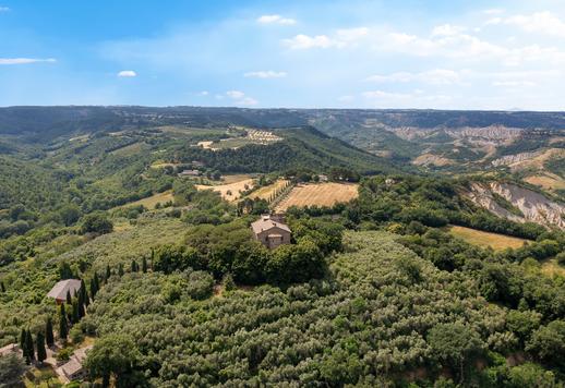 Dimora storica che si estende per 1500 mq con una dotazione di interni che conta 21 camere e 23 bagni Image 6