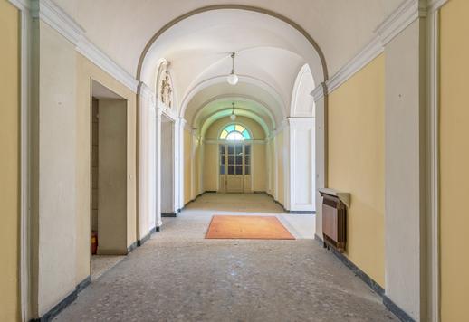 Struttura di 4000 mq articolata in quattro edifici su sei livelli complessivi che accoglie 40 camere da letto Image 5