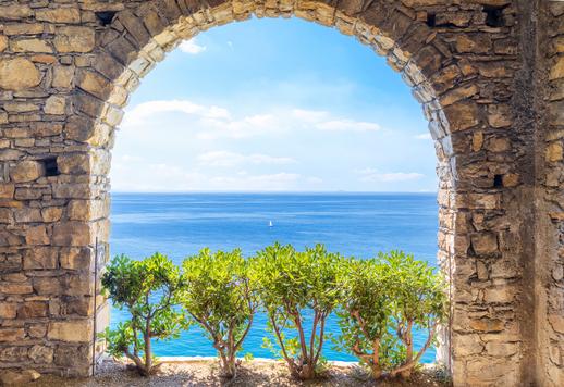 Between sky and sea, an exclusive beachfront villa between Imperia and Diano Marina with a 180-degree panoramic view and 1,000 sqm of garden Image 5