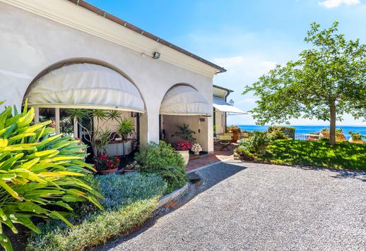 Between sky and sea, an exclusive beachfront villa between Imperia and Diano Marina with a 180-degree panoramic view and 1,000 sqm of garden Image 8