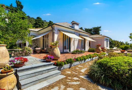 Between sky and sea, an exclusive beachfront villa between Imperia and Diano Marina with a 180-degree panoramic view and 1,000 sqm of garden Image 9