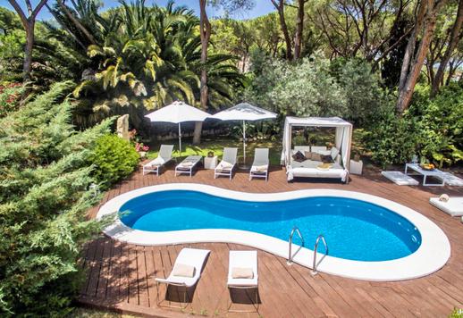 Maison des années 1960 de 400 m² située dans le lotissement privé de Santa Margherita di Pula, avec un jardin de 1 200 m² Image 3