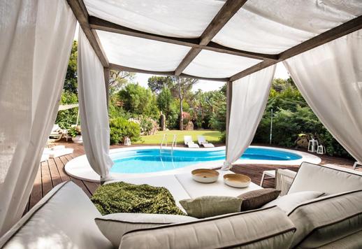 Maison des années 1960 de 400 m² située dans le lotissement privé de Santa Margherita di Pula, avec un jardin de 1 200 m² Image 4