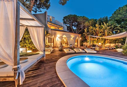 Maison des années 1960 de 400 m² située dans le lotissement privé de Santa Margherita di Pula, avec un jardin de 1 200 m² Image 5