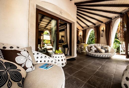 Maison des années 1960 de 400 m² située dans le lotissement privé de Santa Margherita di Pula, avec un jardin de 1 200 m² Image 9