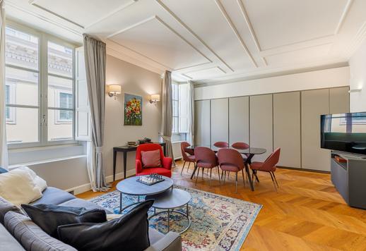 78 kvm lägenhet på fjärde våningen i en vackert restaurerad monumental byggnad från perioden Image 4