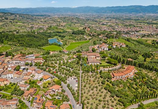 Porzione di Villa Storica del Cinquecento di 650 mq su quattro livelli che ospitano 4 camere e 5 bagni Image 3