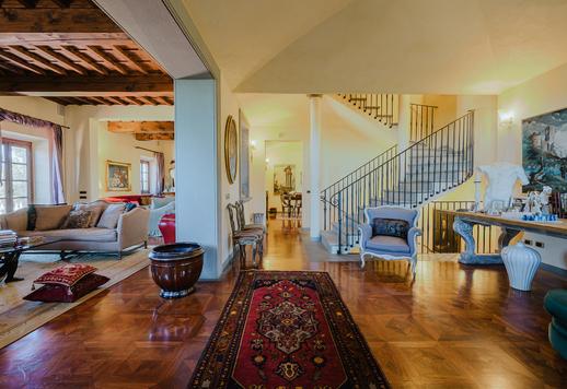 Porzione di Villa Storica del Cinquecento di 650 mq su quattro livelli che ospitano 4 camere e 5 bagni Image 8