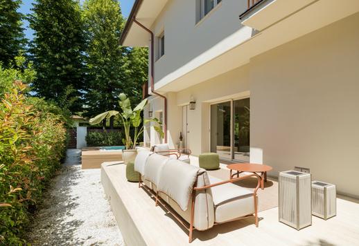 Propriété récente de 300 m² répartis sur trois niveaux, comprenant 5 chambres et 6 salles de bains Image 6