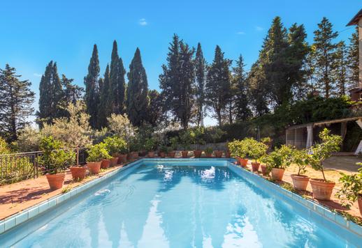 350-sqm estate on three levels, with three bedrooms and three bathrooms, nestled in a centuries-old hillside park a short distance from Florence's historic centre. Image 6