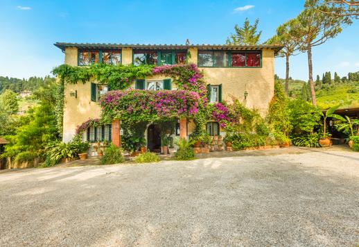 In vendita nel cuore della campagna toscana, a pochi minuti dal mare della Versilia, un esclusivo complesso residenziale composto da tre edifici indipendenti Image 9