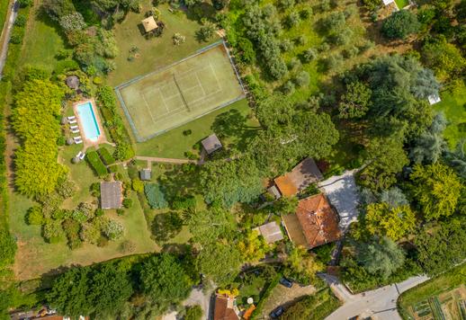 In vendita nel cuore della campagna toscana, a pochi minuti dal mare della Versilia, un esclusivo complesso residenziale composto da tre edifici indipendenti Image 7