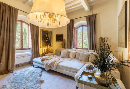 Struttura di 630 mq su due livelli affacciata sul panorama collinare toscano che conta 4 camere da letto e 4 bagni Image 5