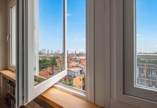 Eleganza contemporanea, panorami mozzafiato e oltre 320 mq nel cuore della Milano più prestigiosa Esclusivo nono piano con ampi spazi di rappresentanza, balcone panoramico, posto auto e cantine Image 5
