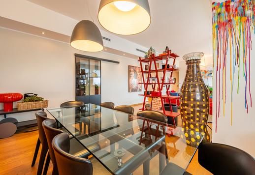 Eleganza contemporanea, panorami mozzafiato e oltre 320 mq nel cuore della Milano più prestigiosa Esclusivo nono piano con ampi spazi di rappresentanza, balcone panoramico, posto auto e cantine Image 9
