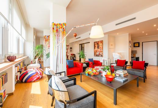 Eleganza contemporanea, panorami mozzafiato e oltre 320 mq nel cuore della Milano più prestigiosa Esclusivo nono piano con ampi spazi di rappresentanza, balcone panoramico, posto auto e cantine Image 6