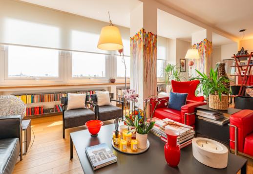 Eleganza contemporanea, panorami mozzafiato e oltre 320 mq nel cuore della Milano più prestigiosa Esclusivo nono piano con ampi spazi di rappresentanza, balcone panoramico, posto auto e cantine Image 4