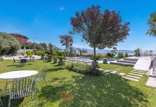 Prestigiosa residenza di 350 mq con ampio giardino, terrazze panoramiche, garage, cantina e tecnologia ad alta efficienza energetica Image 9