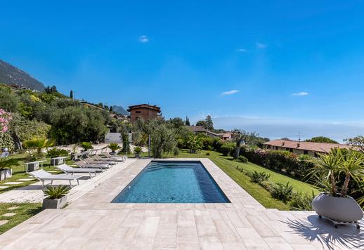 Prestigiosa residenza di 350 mq con ampio giardino, terrazze panoramiche, garage, cantina e tecnologia ad alta efficienza energetica Image 7