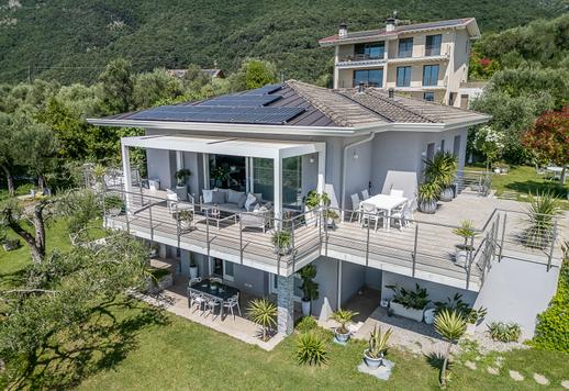 Prestigiosa residenza di 350 mq con ampio giardino, terrazze panoramiche, garage, cantina e tecnologia ad alta efficienza energetica Image 4
