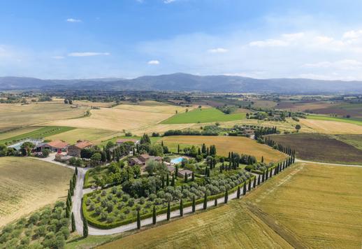 XVII-wieczna posiadłość o powierzchni 1200 m² z sypialniami i 12 łazienkami, otoczona terenem o powierzchni 1,74 hektara Image 1