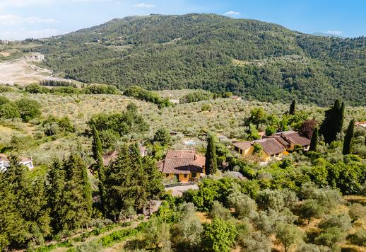Esclusiva dimora di 440 mq disposta su tre livelli con 7 camere e 5 bagni, immersa in un parco collinare privato a Bagno a Ripoli Image 3