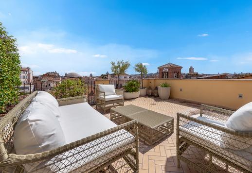 Elite property of 380 sqm in total, comprising a 250-sqm penthouse, 150-sqm of terraces and a 130-sqm apartment on the lower floor Image 2
