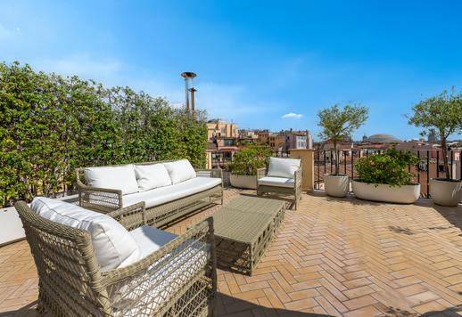 Elite property of 380 sqm in total, comprising a 250-sqm penthouse, 150-sqm of terraces and a 130-sqm apartment on the lower floor Image 3