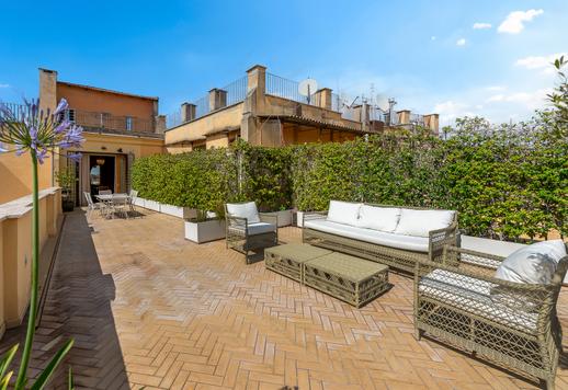 Elite property of 380 sqm in total, comprising a 250-sqm penthouse, 150-sqm of terraces and a 130-sqm apartment on the lower floor Image 4