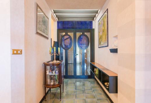 Striking 382 sqm apartment across the top two floors of an elegant beachfront building in Francavilla al Mare Image 9