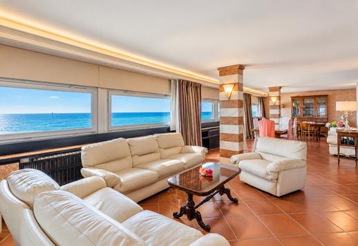 Striking 382 sqm apartment across the top two floors of an elegant beachfront building in Francavilla al Mare Image 1