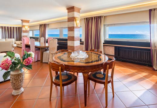 Striking 382 sqm apartment across the top two floors of an elegant beachfront building in Francavilla al Mare Image 2