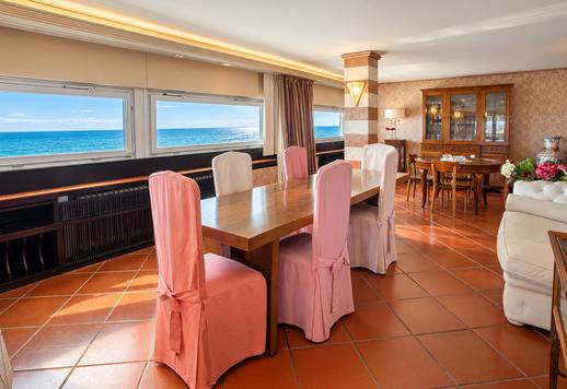 Striking 382 sqm apartment across the top two floors of an elegant beachfront building in Francavilla al Mare Image 3
