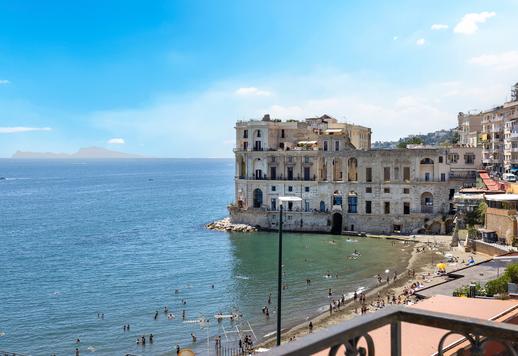 Residenza storica incastonata su superficie di 276 mq che ospita cinque camere da letto e cinque bagni Image 5