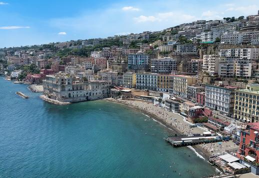 Residenza storica incastonata su superficie di 276 mq che ospita cinque camere da letto e cinque bagni Image 8