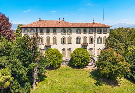 Struttura di 2000 mq articolata in quattro edifici e posizionata in giardino di 1000 mq Image 6