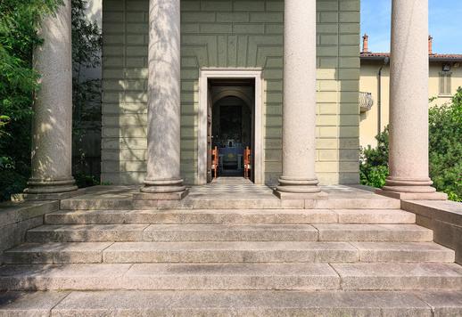 Struttura di 2000 mq articolata in quattro edifici e posizionata in giardino di 1000 mq Image 8