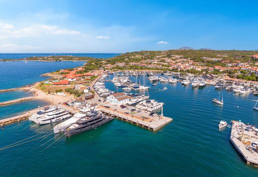 Raffinata residenza di 168 mq su tre livelli, comprensiva di 4 camere e 4 bagni, incastonata nell'esclusivo scenario costiero di Porto Rotondo Image 8