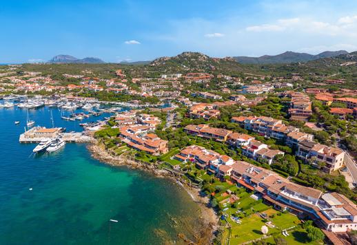 Raffinata residenza di 168 mq su tre livelli, comprensiva di 4 camere e 4 bagni, incastonata nell'esclusivo scenario costiero di Porto Rotondo Image 4