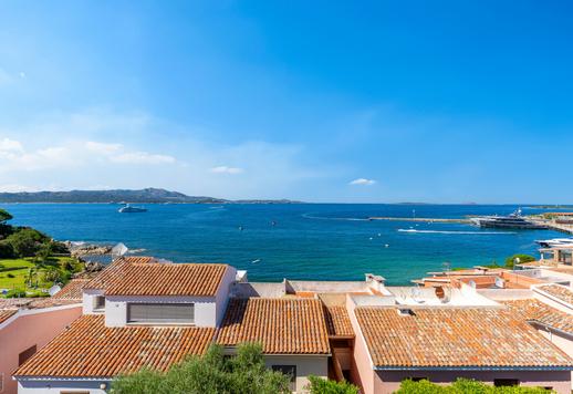 Raffinata residenza di 168 mq su tre livelli, comprensiva di 4 camere e 4 bagni, incastonata nell'esclusivo scenario costiero di Porto Rotondo Image 9