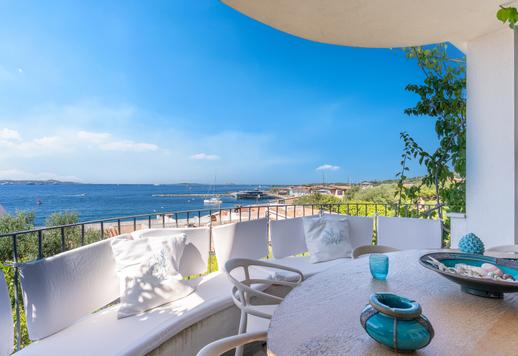 Raffinata residenza di 168 mq su tre livelli, comprensiva di 4 camere e 4 bagni, incastonata nell'esclusivo scenario costiero di Porto Rotondo Image 2