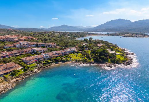 Raffinata residenza di 168 mq su tre livelli, comprensiva di 4 camere e 4 bagni, incastonata nell'esclusivo scenario costiero di Porto Rotondo Image 3