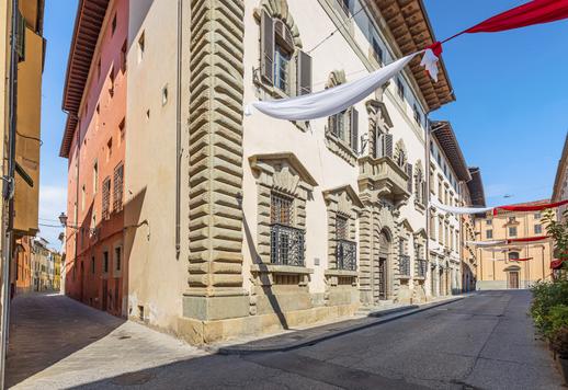 Dimora storica di 3000 mq su quattro livelli, con 30 camere, 20 bagni ed esclusiva corte interna con giardino Image 4