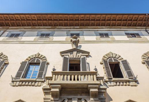 Dimora storica di 3000 mq su quattro livelli, con 30 camere, 20 bagni ed esclusiva corte interna con giardino Image 2