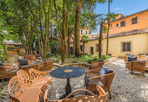Dimora storica di 3000 mq su quattro livelli, con 30 camere, 20 bagni ed esclusiva corte interna con giardino Image 6