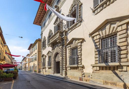 Dimora storica di 3000 mq su quattro livelli, con 30 camere, 20 bagni ed esclusiva corte interna con giardino Image 3