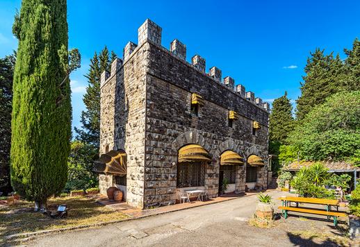Residenza di 160 mq di prestigio panoramico con tre camere e tre bagni Image 1
