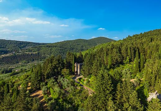 Residenza di 160 mq di prestigio panoramico con tre camere e tre bagni Image 2