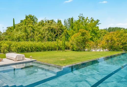 Prestigeträchtige Residenz mit 550 m² auf vier Ebenen, sechs Schlafzimmern und sechs Bädern, nur wenige Schritte vom Küstenstreifen entfernt Image 5