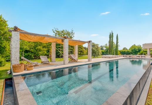 Prestigeträchtige Residenz mit 550 m² auf vier Ebenen, sechs Schlafzimmern und sechs Bädern, nur wenige Schritte vom Küstenstreifen entfernt Image 3